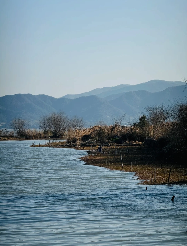 How to get to Dongqian Lake