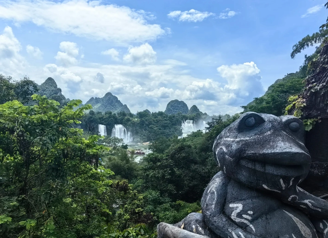 Chongzuo Local Tour Guide: Detian Waterfall Secrets