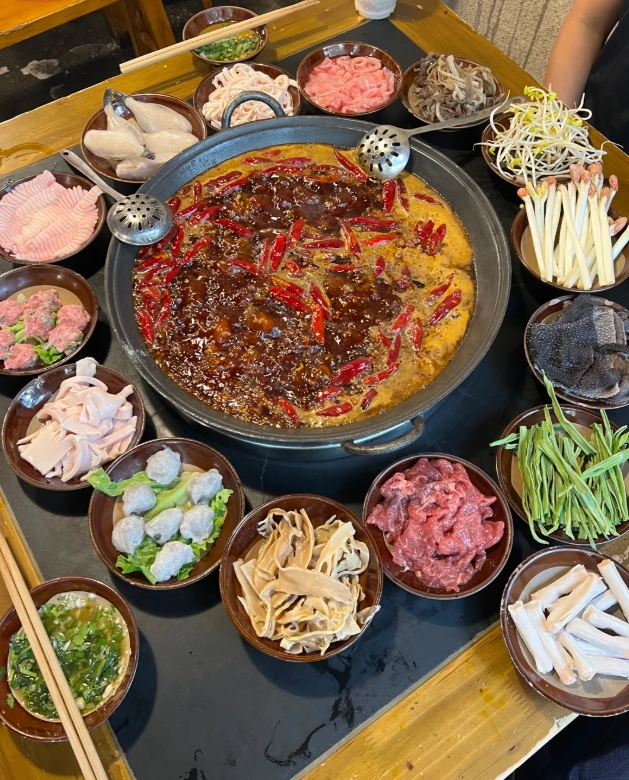 Chinese Hotpot Experience: How to Order and Enjoy