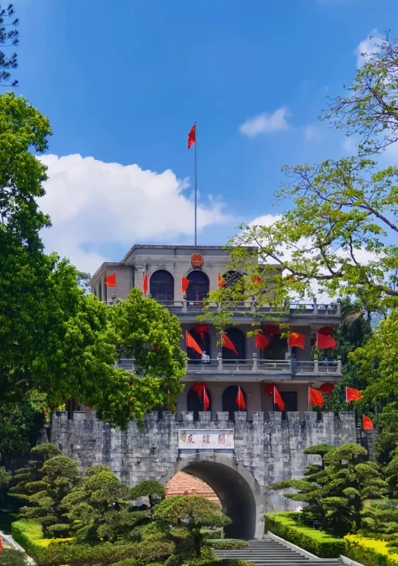 Chongzuo Backpacking Guide: Detian Falls on a Budget