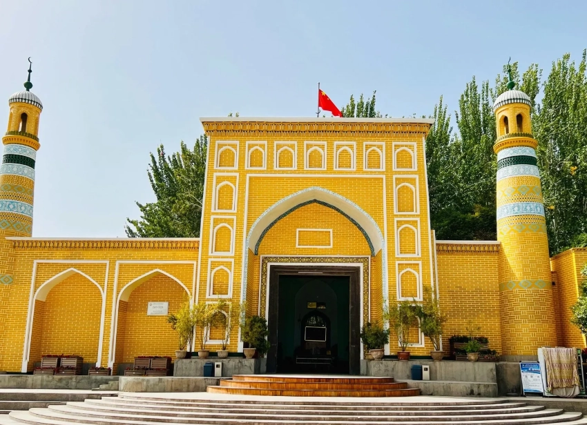 Is Id Kah Mosque Worth Visiting: Insider Tips