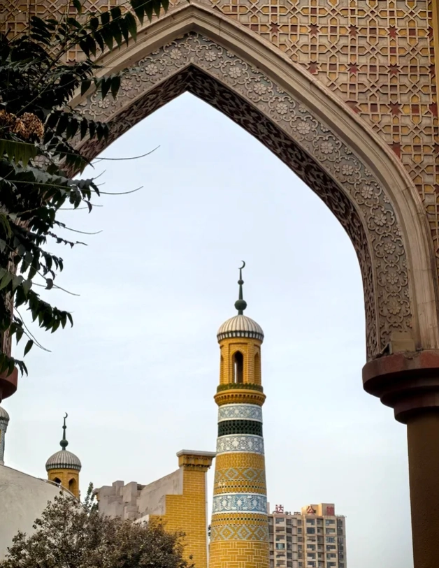 How to Get to Kashgar: Best Flights, Trains & Road Tips