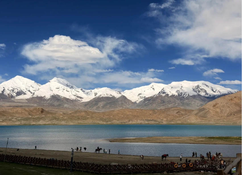 How to travel from Karakul Lake to Tashkurgan