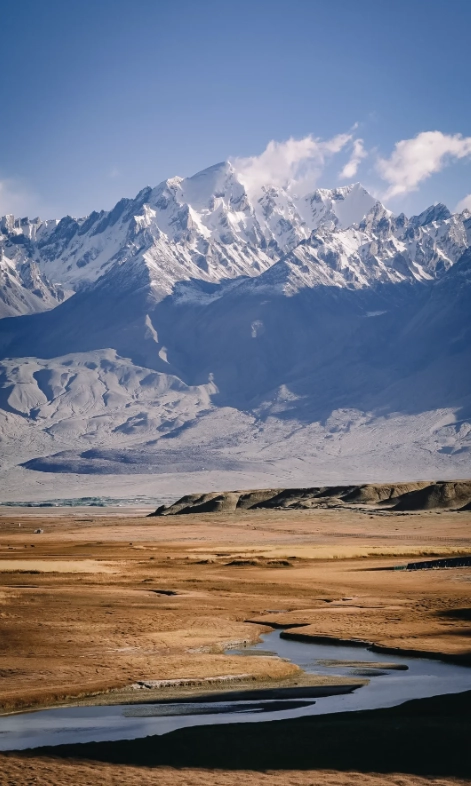 Kashgar Spring Travel Tips: Beat Dust and See Blossoms