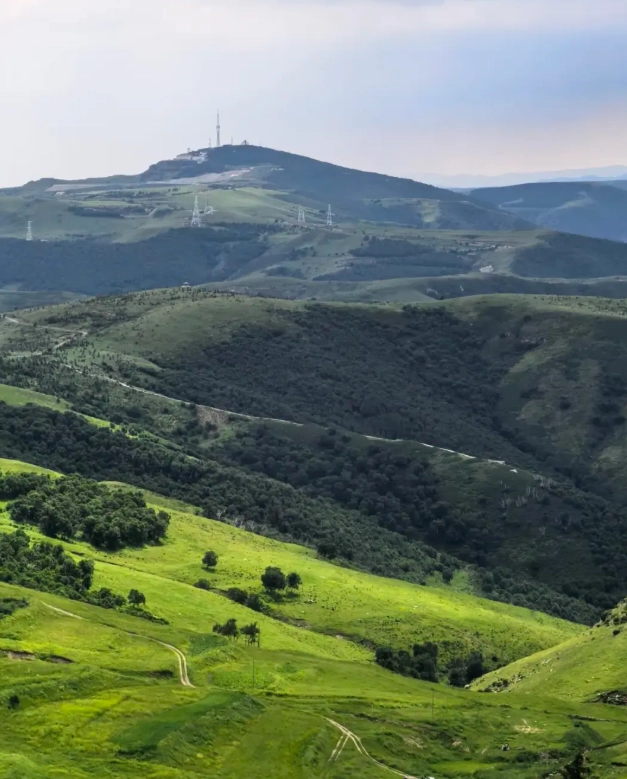 Inner Mongolia Tourist Attractions: Grassland & Desert