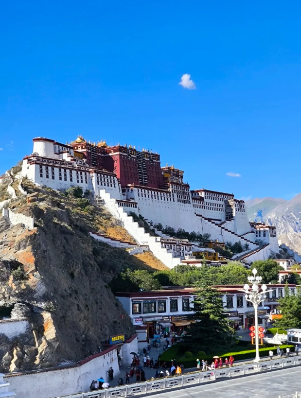 Tibet Tourist Attractions: 8 Unforgettable Sights & Pro Tips