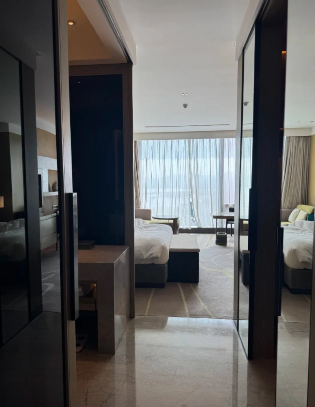 Dandong hotels Yalu River